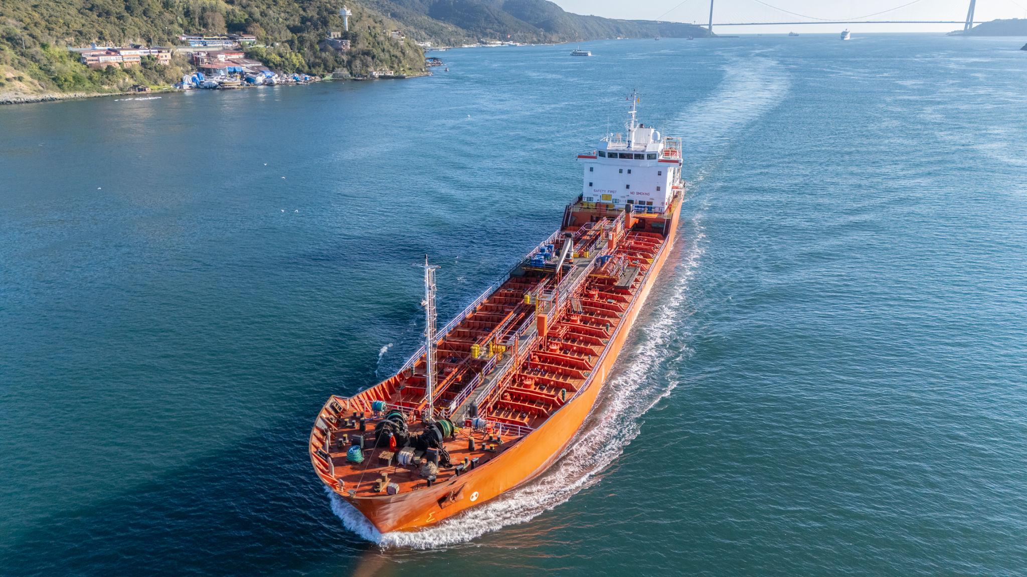 global oil supply crisis impacting oil tankers in Strait of Hormuz