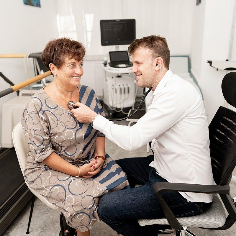 Cardiologist explaining cardiovascular disease prevention in Europe