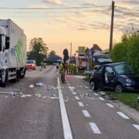 1 Dead, 4 Injured in Herselt crash involving truck