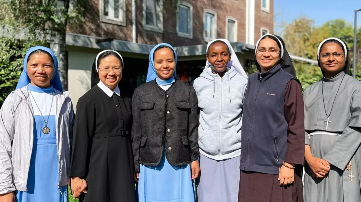 14 theology students and nuns enhance the community at Alexianen Tienen