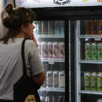 15-Year-Old Buys Alcohol in 14 of 16 Shops, CAW's Joran Raises Concerns in Bruges 