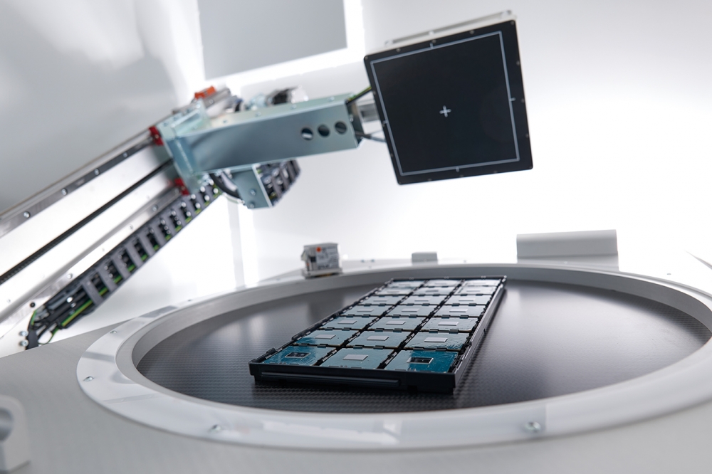 Chip packaging technology supporting heterogeneous integration across processors