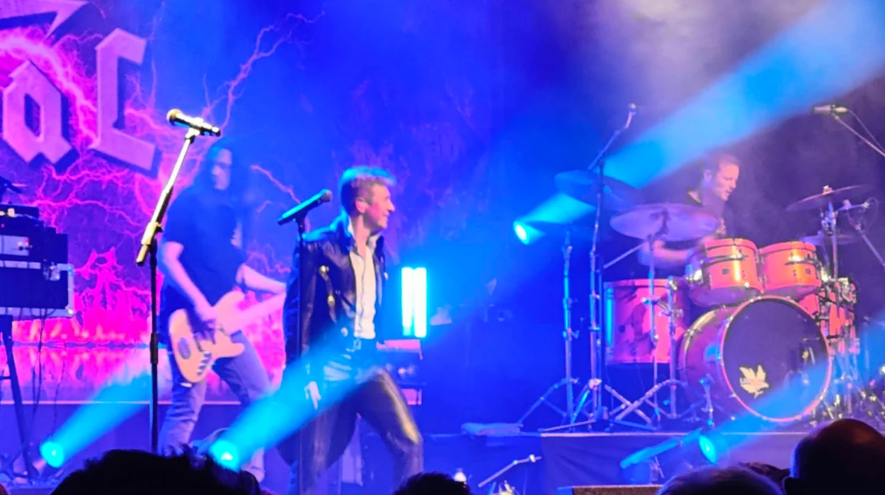 1k people attended Lange Polle’s farewell in Leuven’s Het Depot