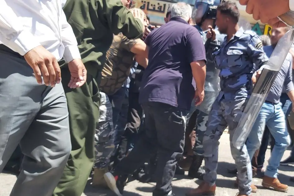 Syria protests live disrupting city streets