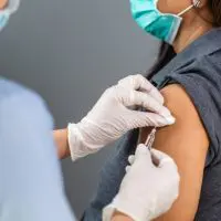 Close,Up,Doctor,Holding,Syringe,And,Using,Cotton,Before,Make