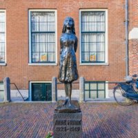 Amsterdam,,Netherlands,-,October,7,,2017:,Statue,Of,Anne,Frank