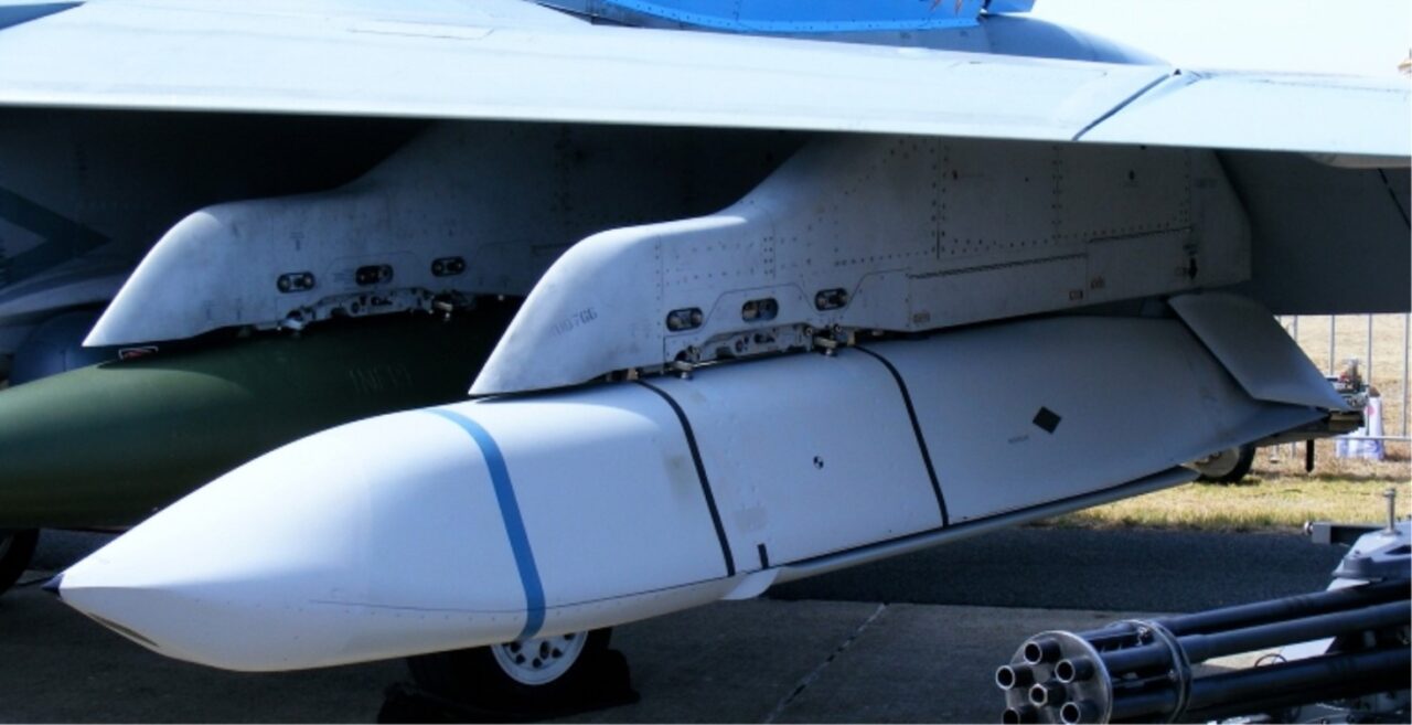 AGM-158 JASSM attached to fighter jet