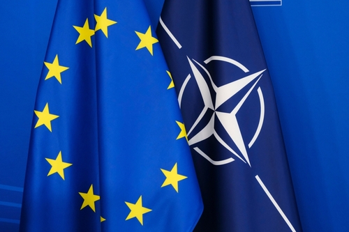 Flag,Of,European,Union,And,Flag,Of,Nato,In,European