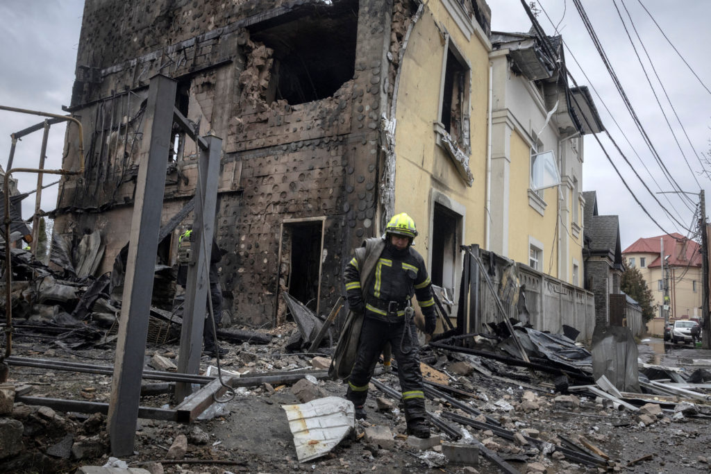 Ukraine diplomacy continues during air defense operations