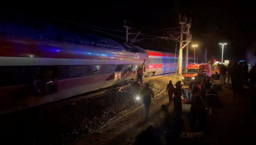 Wreckage after deadly train collision in Spain