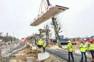 276-ton bicycle bridge sections installed in Hasselt for safety