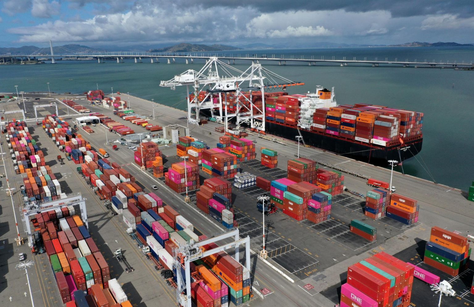 US trade crisis linked to falling container imports and global shipping slowdown