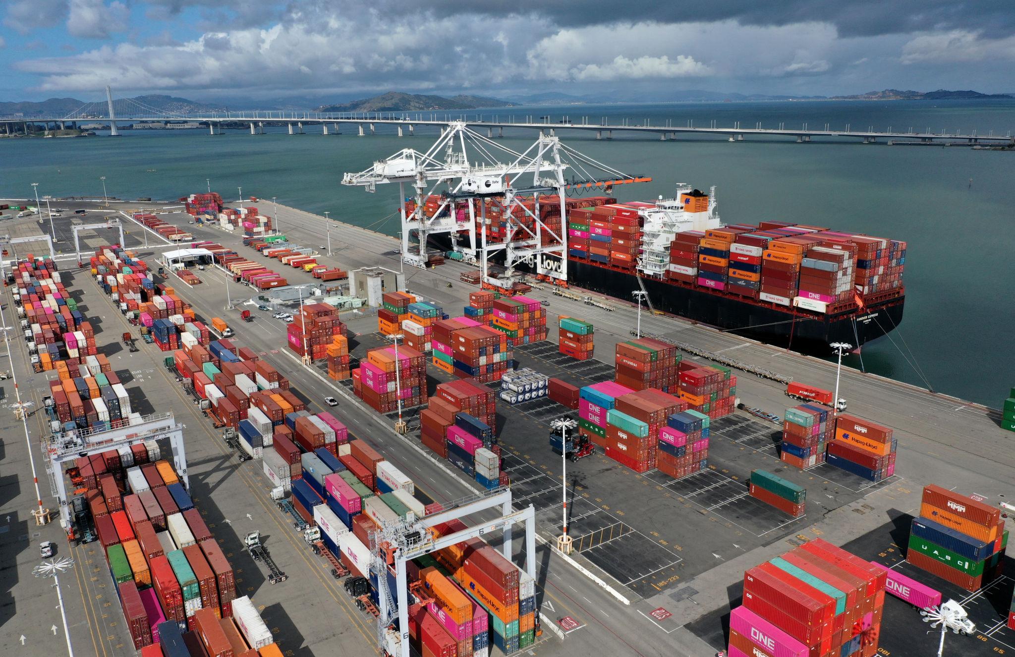 US trade crisis linked to falling container imports and global shipping slowdown