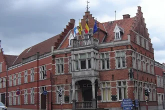 3 men arrested in Moorsele exam centre for cheating