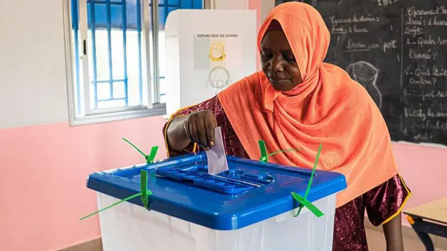 Voters participate in Touadera third term election