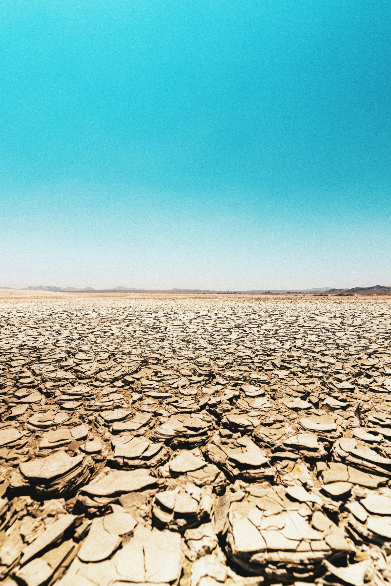 Powerful El Niño and changing Pacific Ocean conditions