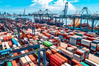 International cargo shipping illustrates EU trade expansion and stronger global supply chains.