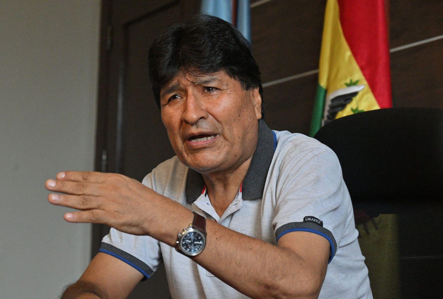 Supporters gather during Bolivia justice systems political tensions in La Paz 2026