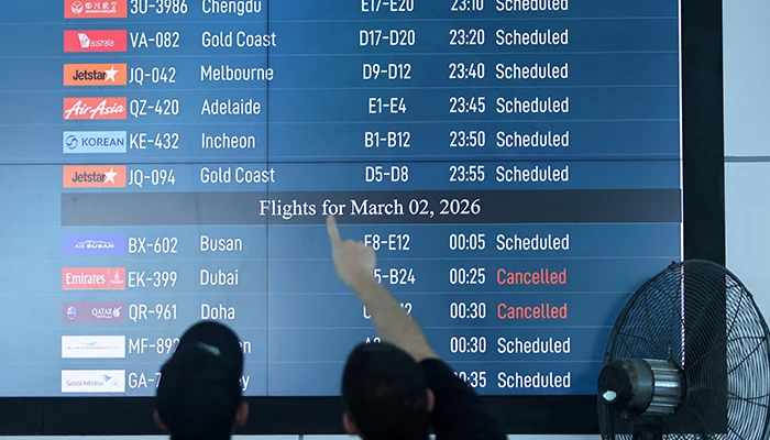 Airlines cancel flights leaving passengers stranded and waiting at airport