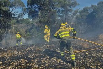 Firefighters tackling a major wildfire in Aragón as EU wildfire support reaches Spain