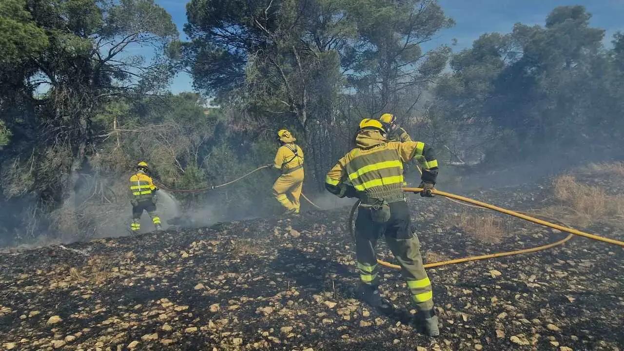 Firefighters tackling a major wildfire in Aragón as EU wildfire support reaches Spain