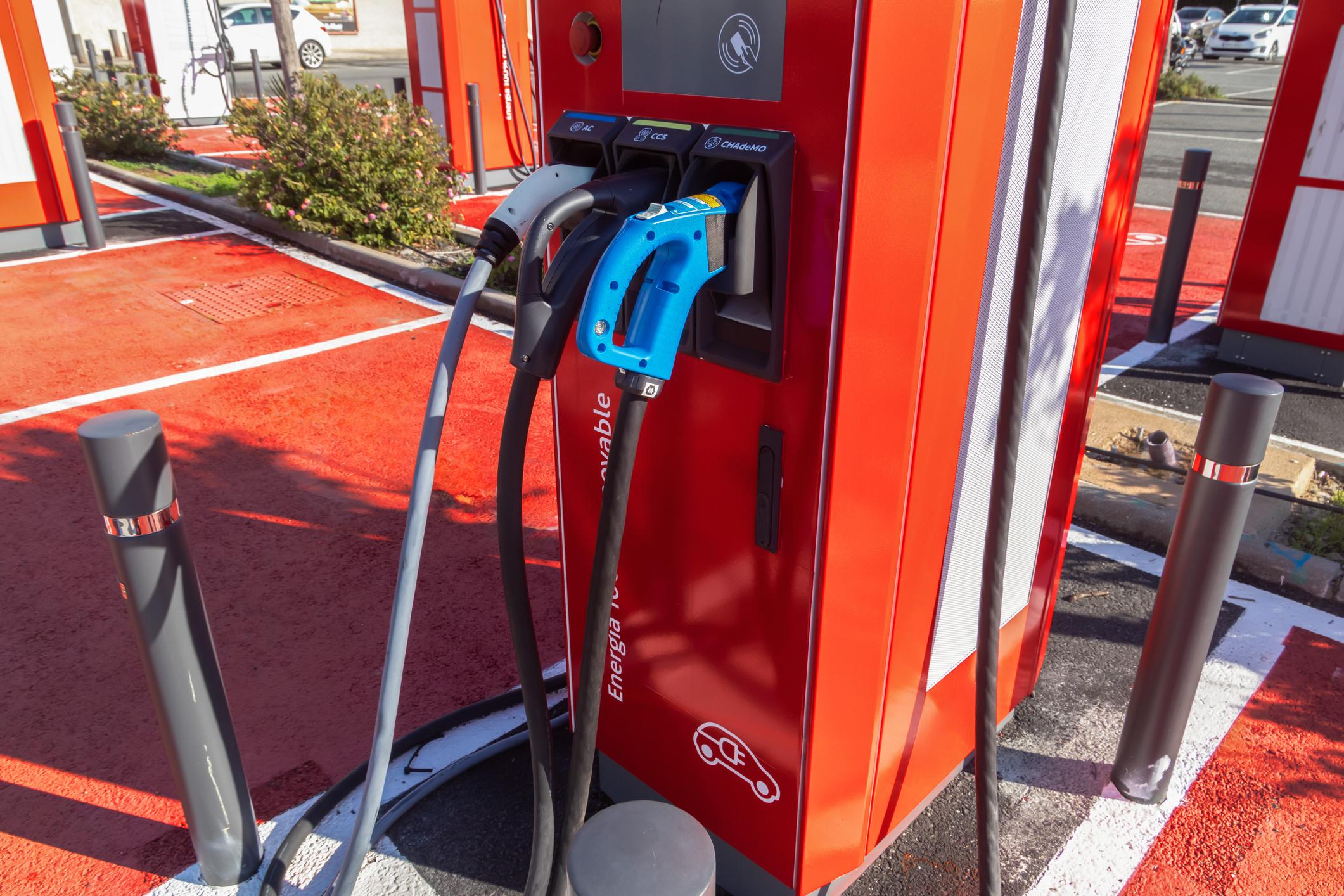 Uber robotaxi expansion supported by high speed EV charging hub