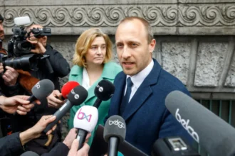 7 Brussels parties meet on budget and formation talks