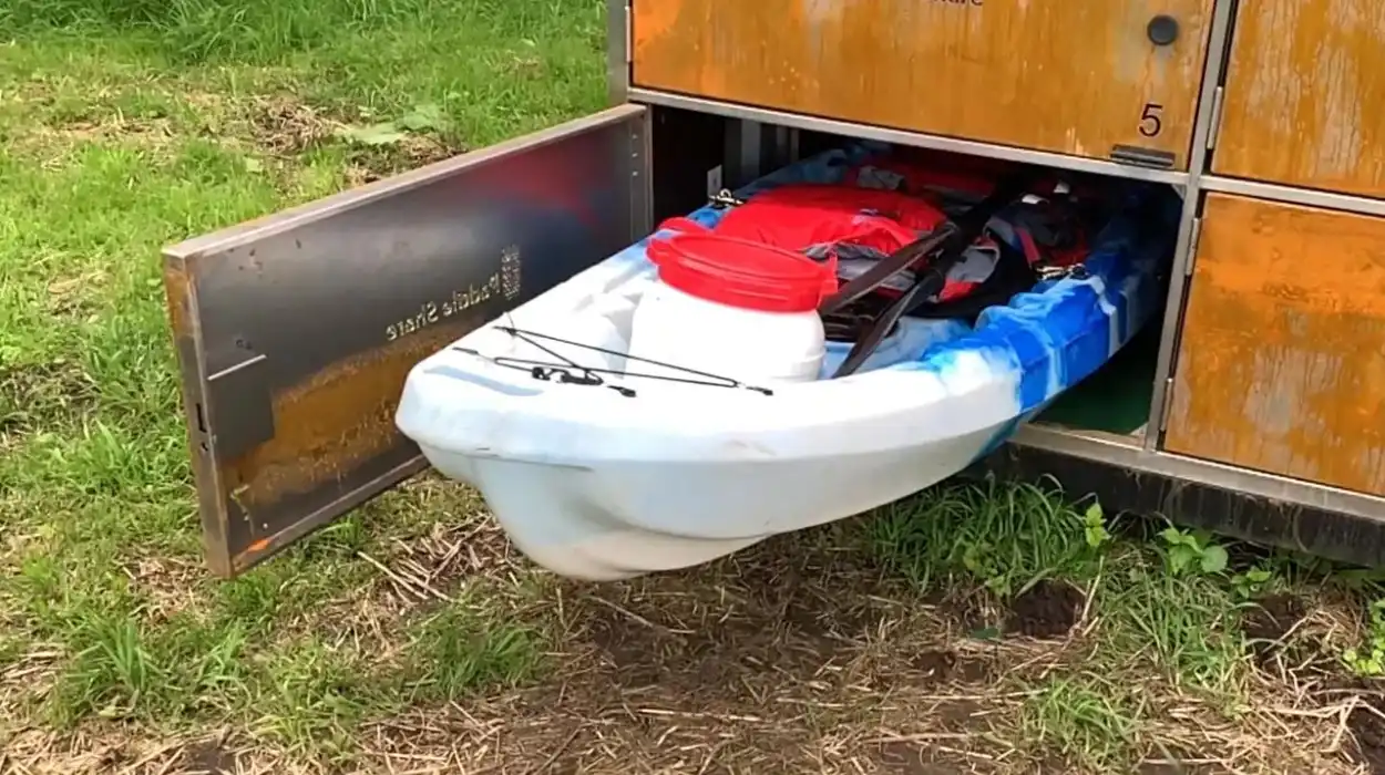 774 Kayakers explore nature at Hasselt's Herkenrode Abbey this summer