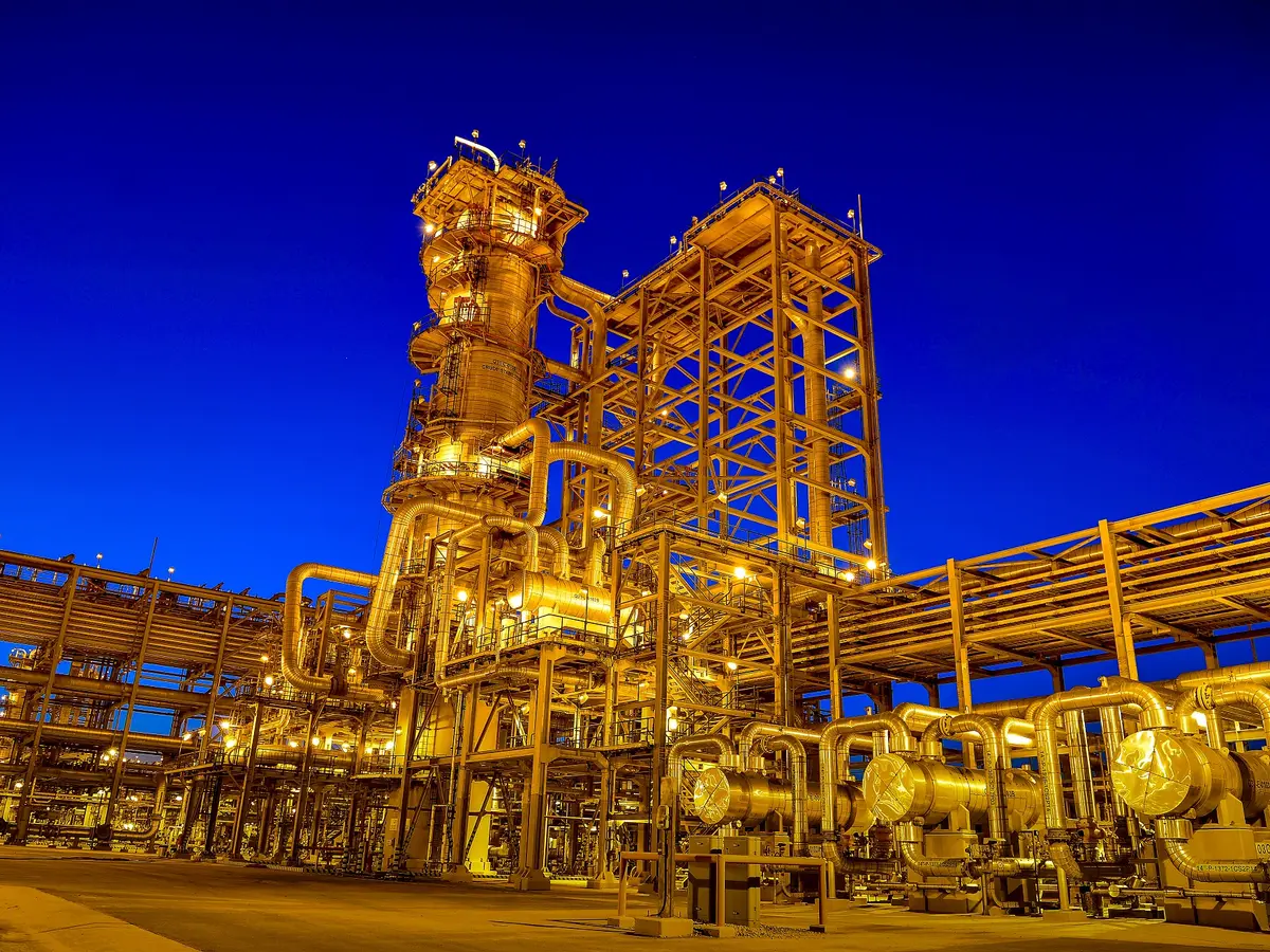 Middle East oil crisis escalation with drone strike targeting Saudi energy infrastructure