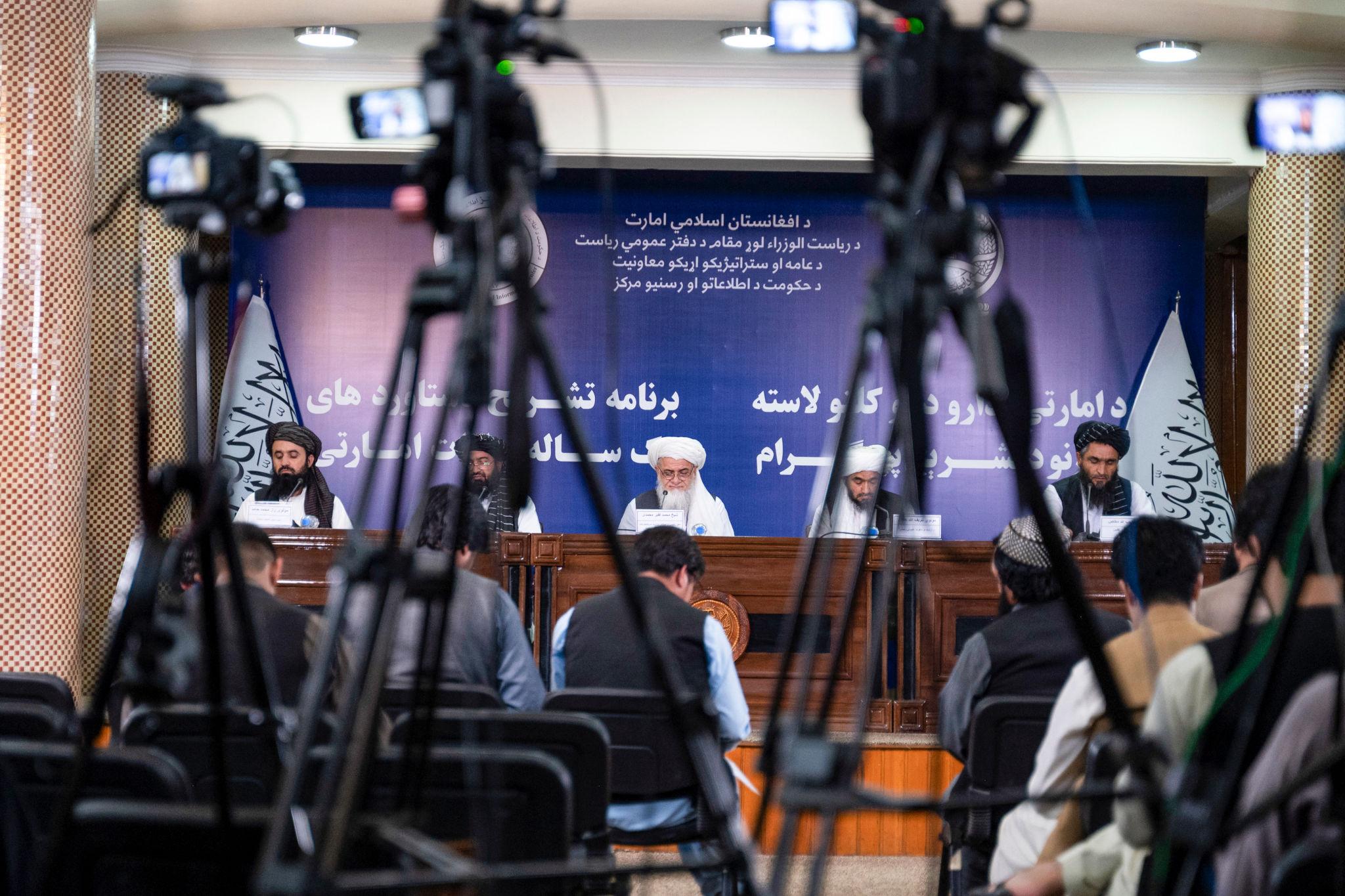 Officials address Afghanistan Pakistan border strikes during Kabul briefing
