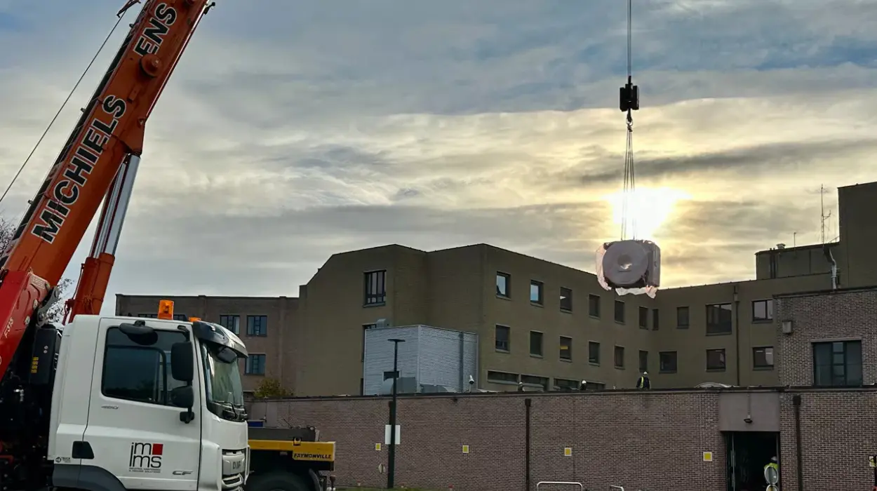 A new 8-ton MRI machine installed at Sint-Truiden Hospital with a 500-ton crane