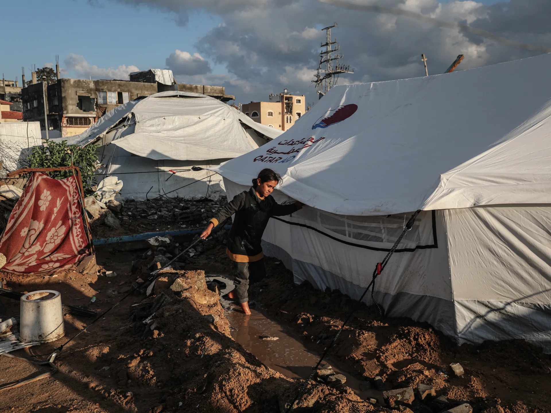 Hospitals under strain in humanitarian crisis Gaza