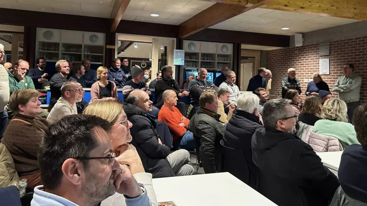 Aalbeke residents rally against proposed clay pit quarry
