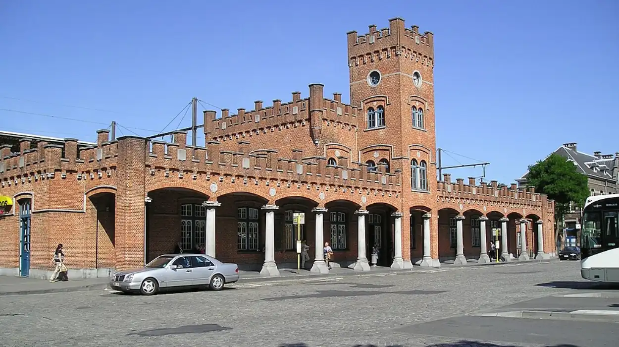 Aalst plans new police stations after opposition pressure