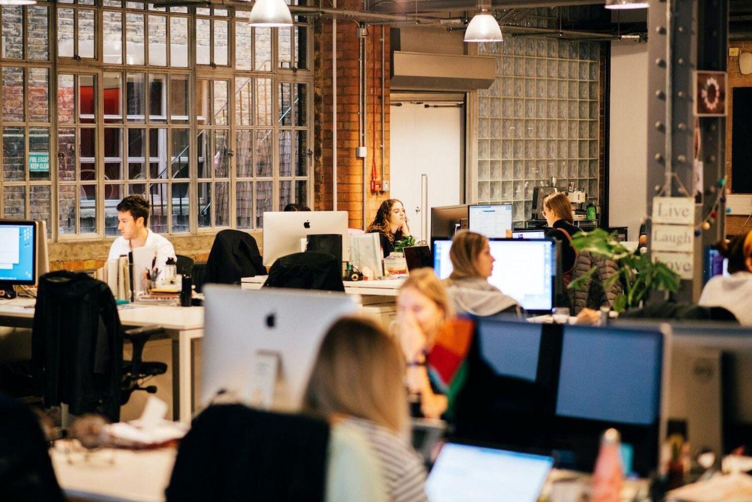 Satisfied customers contributing to an online reputation strategy with positive feedback