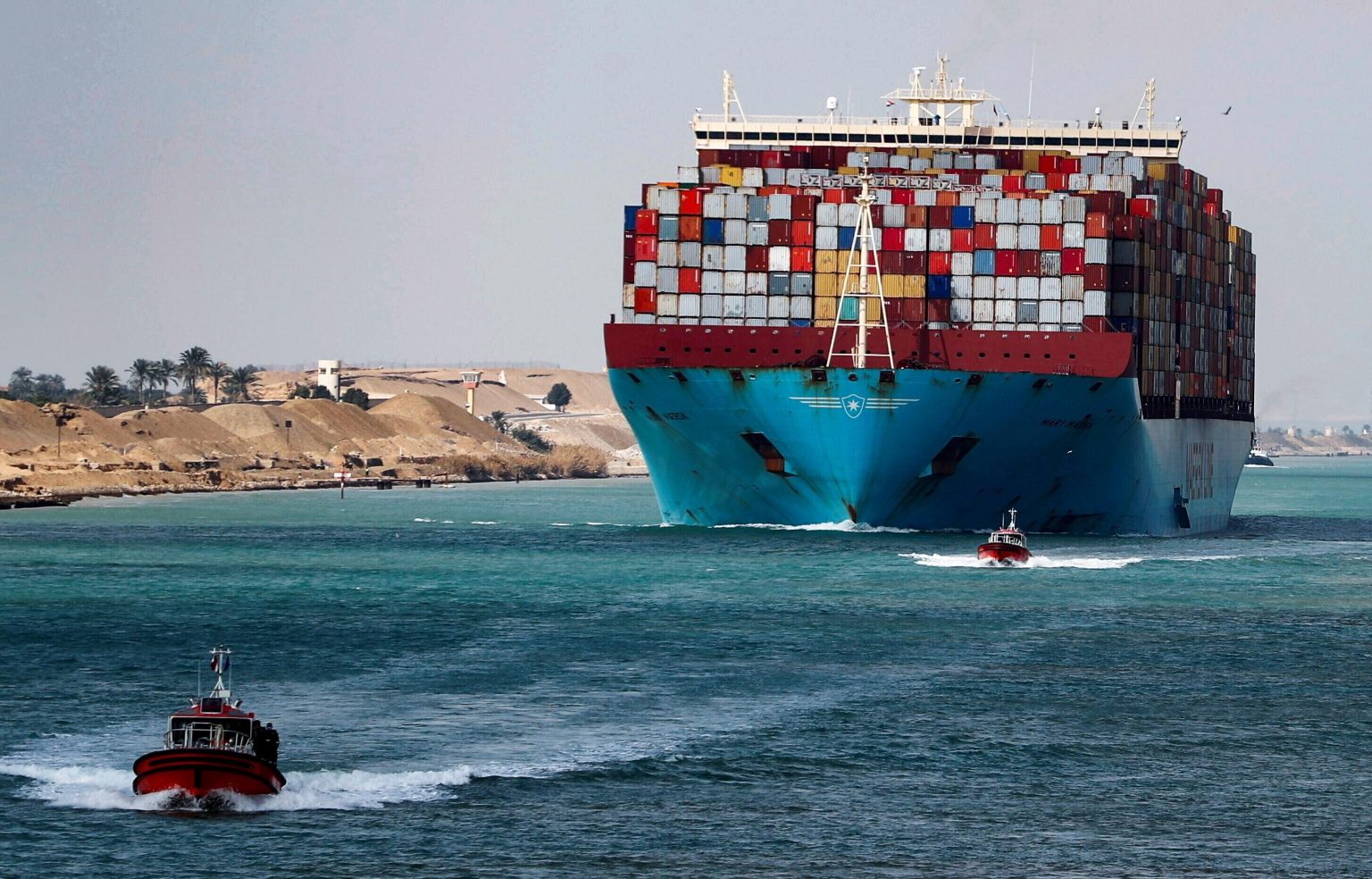 Commercial shipping routes supporting global trade in 2026