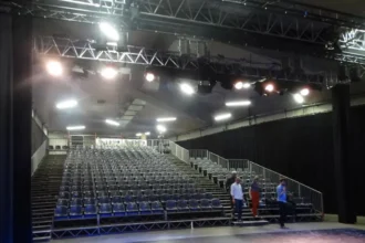 Alderman Baeyens launches 11×10m Pop-Up theatre in Sint-Niklaas