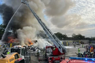 Anderlecht waste fire halts trains, burns large pile of trash
