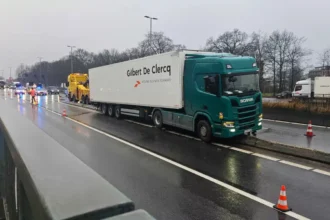 Antwerp A12 Truck crash disrupts traffic for second day