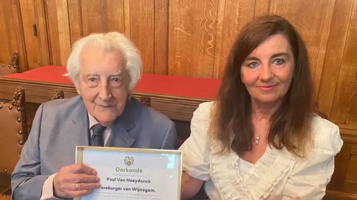 Antwerp Moon Artist Paul Van Hoeydonck dies at age of 99