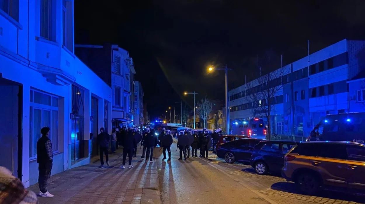 Antwerp New Year chaos with arrests and fireworks attacks on cars