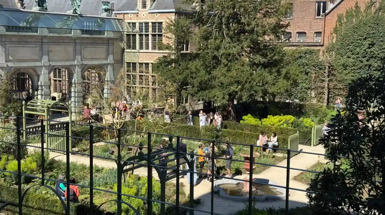 Antwerp Rubens house hosts Tulip festival with 1000 plants