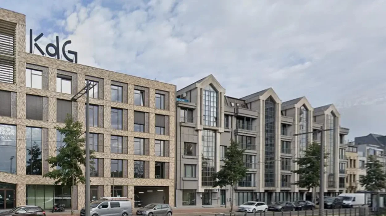 Antwerp Transforming Gateway House