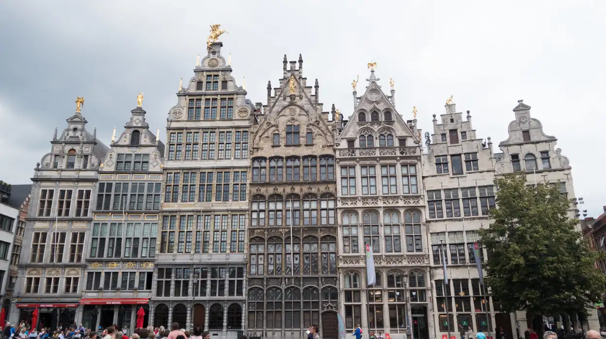 Antwerp classic car event returns with 1000 cars
