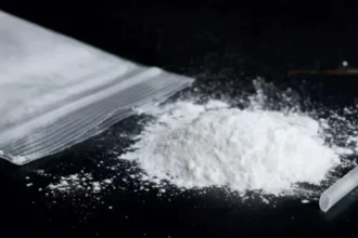 Antwerp dealer crashes into cop during scooter chase