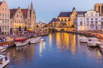 ArcelorMittal leak spills fuel oil in Ghent-Terneuzen canal