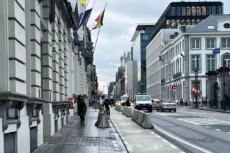 Armed man overpowered at PM office in 16 Wetstraat