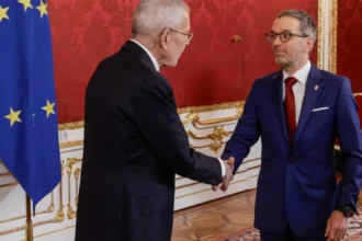 Austrian FPO Kickl meets president to form government