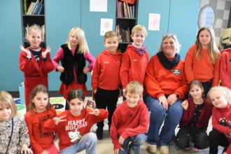 Belgian Ak'Cent teachers wear red to protest education rules