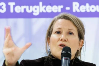 Belgium Work Permits Drop as Family Visas Lead 2025 Eurostat Data